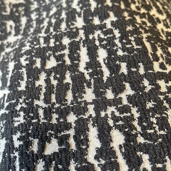 Like new Sabie Black texture print zip front bomber jacket - Picture 8 of 8